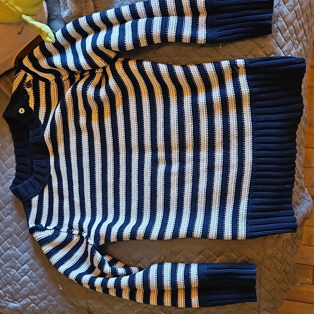 Sweater - Picture 2 of 4